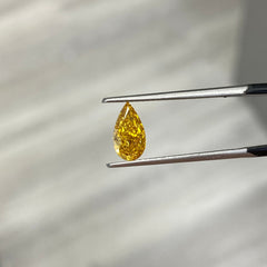 orange diamond. orange diamonds. vivid orange. pear shape diamond.