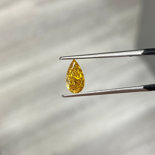 orange diamond. orange diamonds. vivid orange. pear shape diamond.