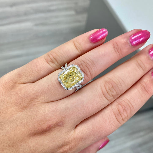9 carat yellow diamond ring. Diamond ring set with a halo. Yellow diamond engagement ring. Yellow diamond wedding ring. Yellow diamond radiant. Yellow diamond ring.
