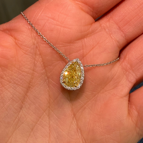 Unique GIA certified pear shaped yellow diamond necklace in yellow gold with stunning canary diamonds and a SI1 clarity.