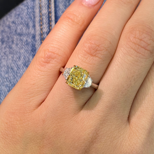 A GIA certified diamond ring with a elegant yellow diamond color.