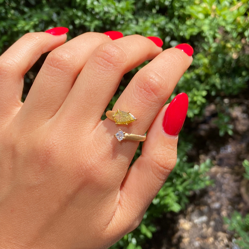 Vivid Yellow Kite Diamond Spiral Ring