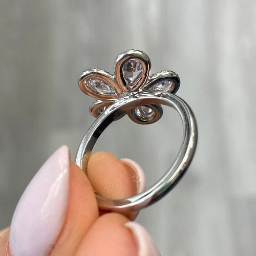 pink diamond ring. pink diamond flower. pink diamond fashion ring. floral diamond jewelry, unique jewelry inspiration