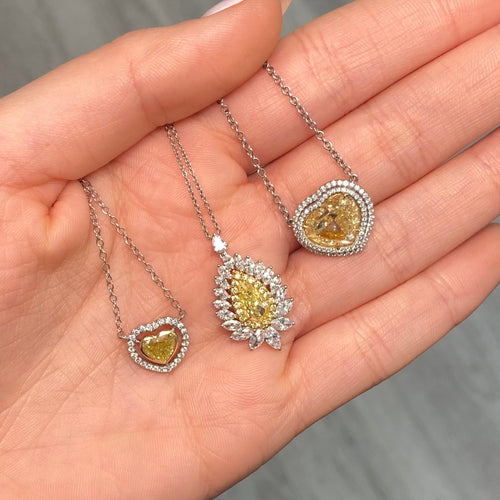 green diamond pendant. yellow gold diamond necklace. green heart shape diamond. green diamond.green diamond pendant. yellow gold diamond necklace. green heart shape diamond. green diamond.