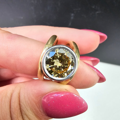 natural_champagne_Diamond_Ring4.01 Carat Fancy Brown-Yellow Round Brilliant Diamond VS2 Clarity Very Good, Very Good Cutting Faint Fluorescence GIA Certified Diamond Set in a vintage gold setting