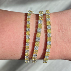 Alternating yellow and white diamond bracelet. tennis bracelet. alternating diamond bracelet. yellow diamond cushions.