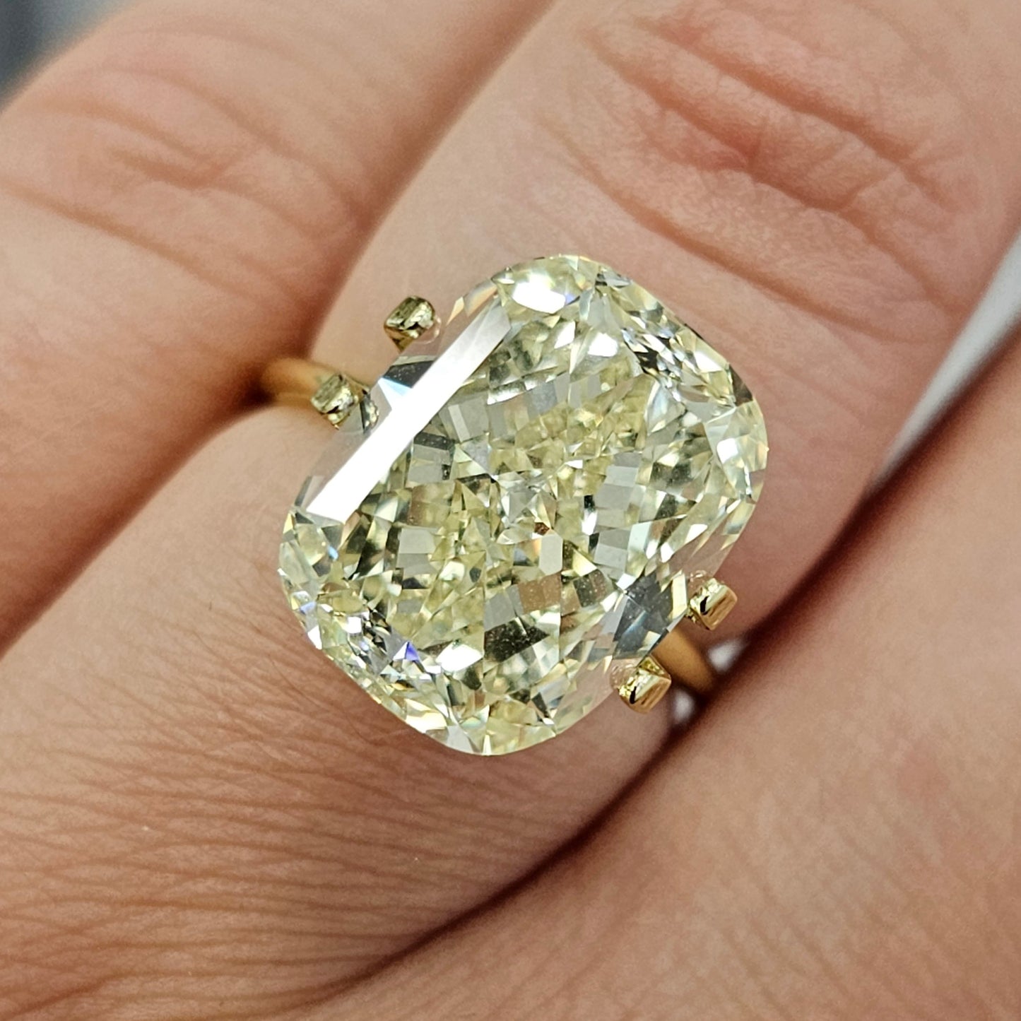 Elongated 10 carat yellow diamond. long 10 carat yellow diamond