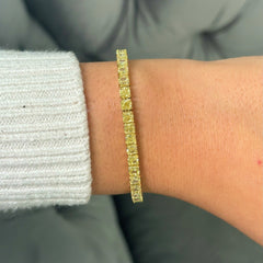 Natural yellow diamond bracelet, yellow diamond bracelet, diamond tennis bracelet, yellow diamond tennis bracelet, cushion cut diamonds, yellow cushion cut diamods, yelloe cushion tennis bracelet