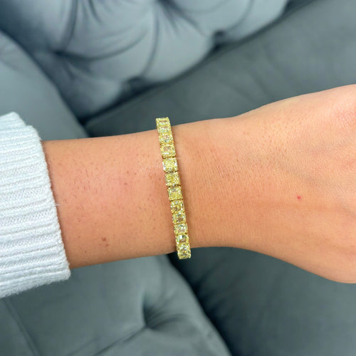 Fancy yellow diamond bracelet. Cushion diamond bracelet. Cushion tennis bracelet. Yellow diamond jewelry. Yellow tennis bracelet. Natural yellow diamonds;