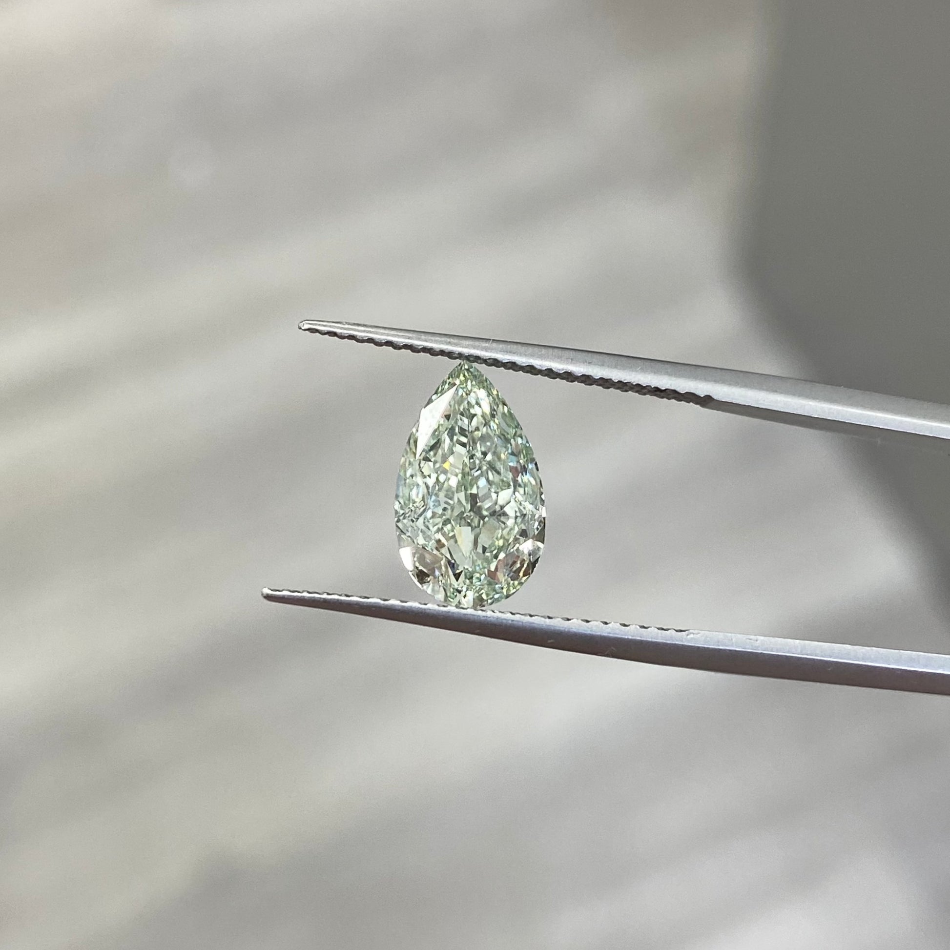 green diamond, natural green diamond, pear shape diamond, fancy yellowish green diamond.