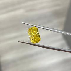 vivid yellow diamond. fancy vivid yellow. GIA certified yellow diamond. fancy vivid yellow.