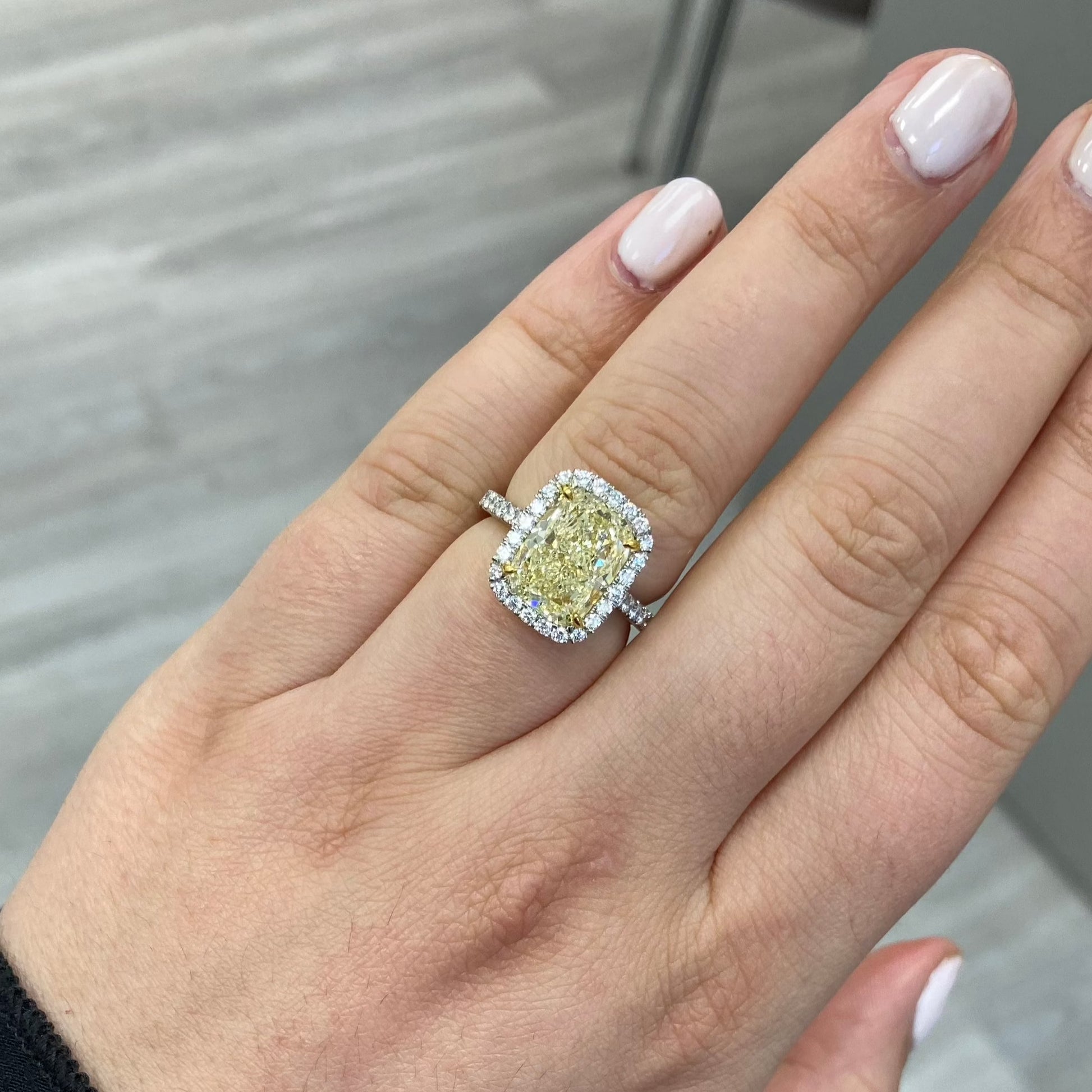 Light yellow diamond ring deals
