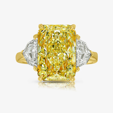 5 carat fancy light yellow elongated radiant cut diamond ring in yellow gold