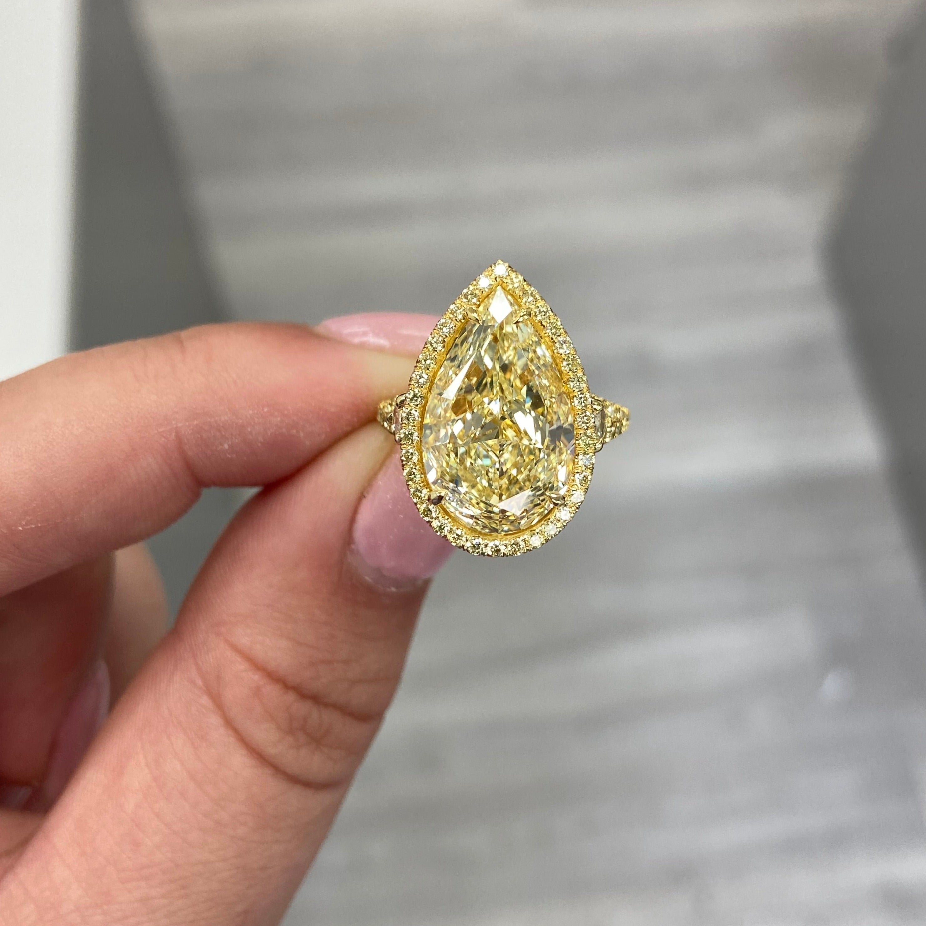 8.51ct VS1 Light Yellow Diamond Ring