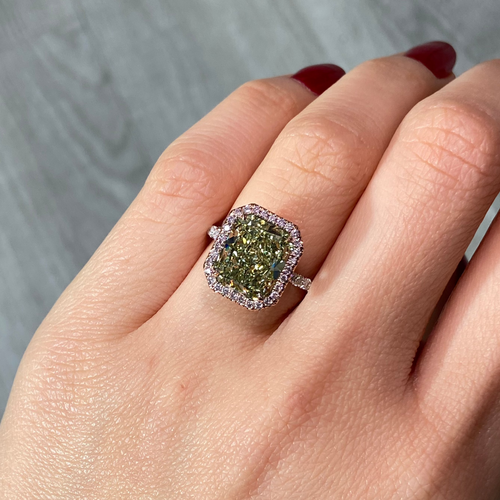 Elegant Fancy Greenish Yellow radiant cut diamond ring with GIA-certified SI2 clarity.