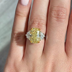 internally flawless fancy yellow diamond, elongated cushion diamond, elongated diamond canary diamond