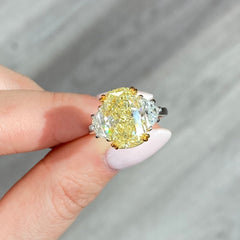 internally flawless fancy yellow diamond, elongated cushion diamond, elongated diamond canary diamond 