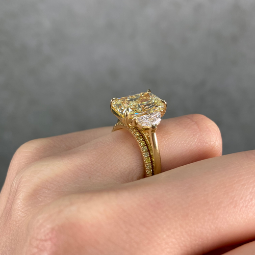 5 carat fancy light yellow elongated radiant cut diamond ring in yellow gold side view