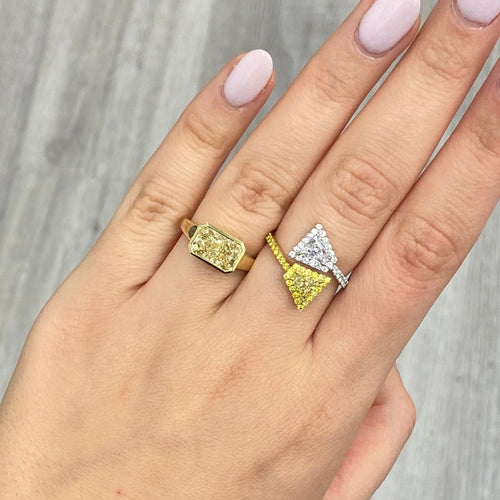 yellow diamond ring. 2 stone ring. two stone ring. unique yellow diamond ring