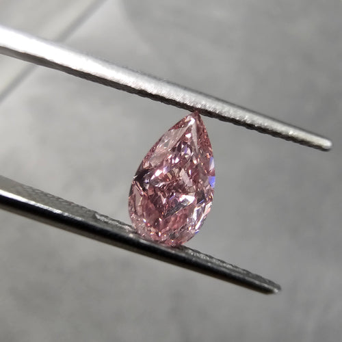 1.01 Carats Total Intense Pink GIA Certified Diamond Pear Shape Diamond SI2 Clarity Very Good and Good Cutting Strong Blue Fluorescence.