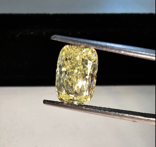 3 carat fancy light yellow elongated cushion cut. elongated yellow diamond cushion.