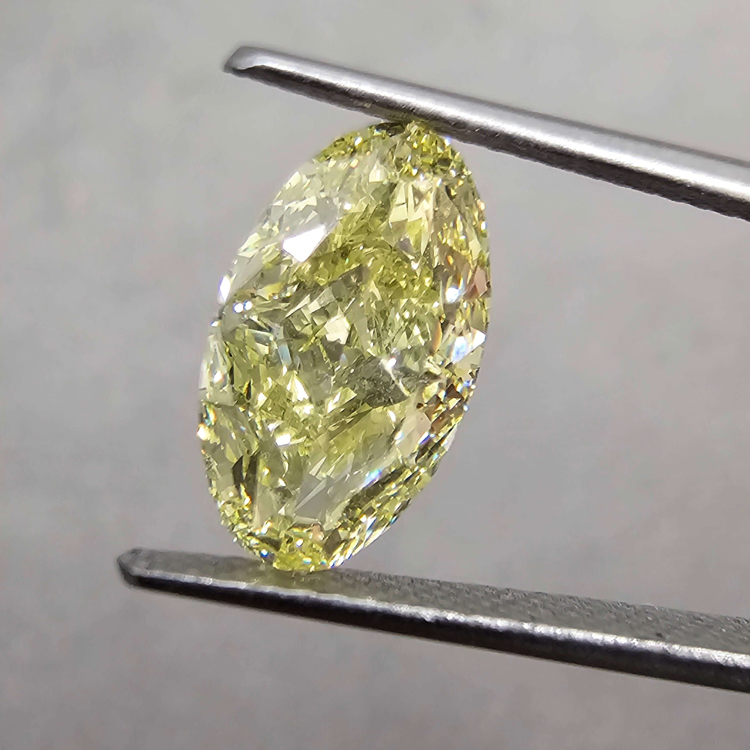 3.05ct VVS1 Fancy Yellow Elongated Oval - Loose Diamond