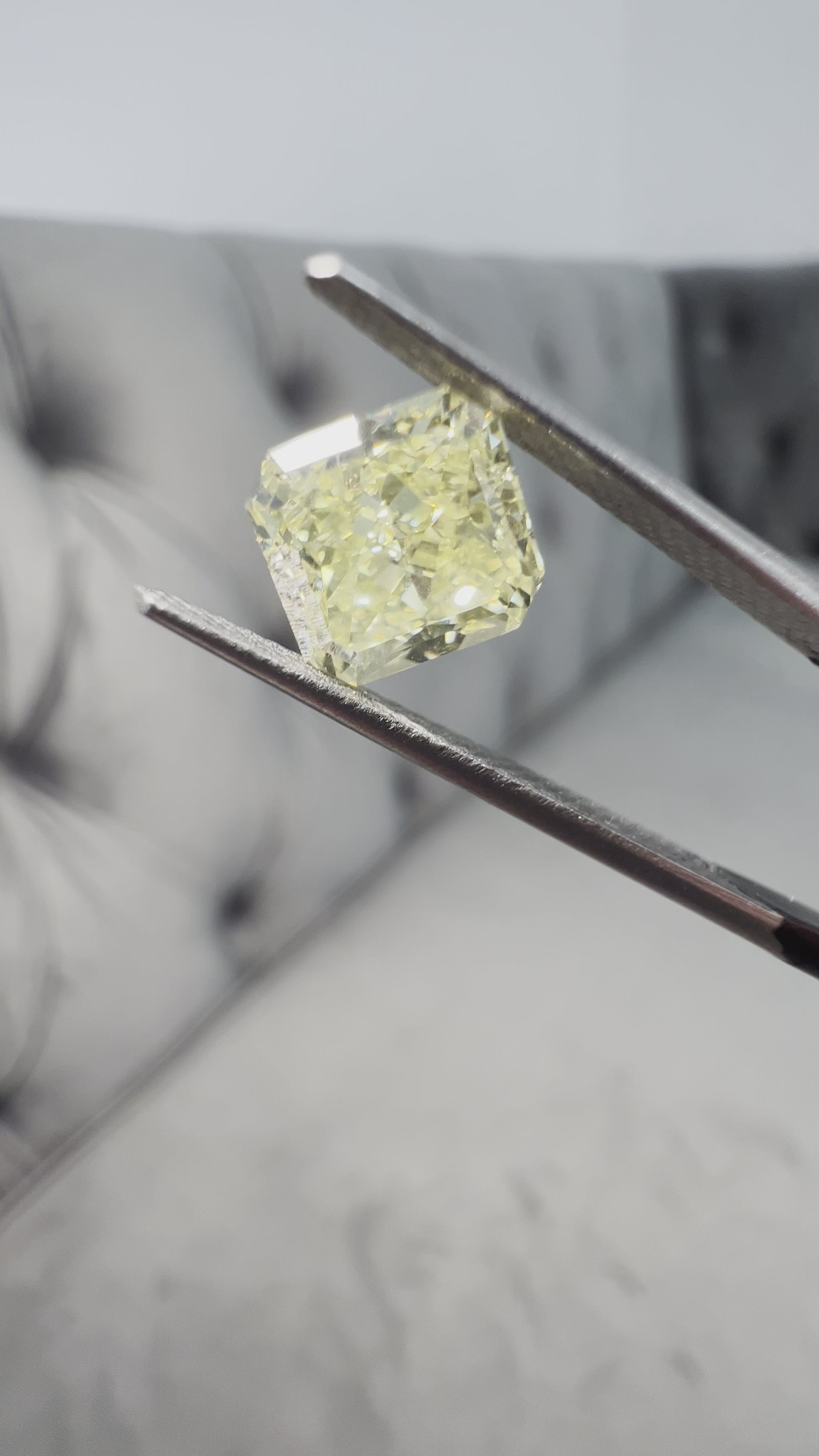 Fancy yellow diamond radiant cut. Yellow diamond radiant. GIA yellow diamond.