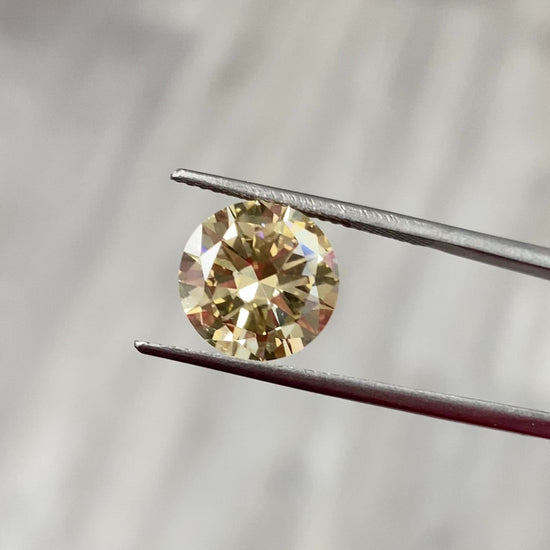 4.01 Carat Fancy Brown-Yellow Round Brilliant Diamond VS2 Clarity Very Good, Very Good Cutting Faint Fluorescence GIA Certified Diamond Set in a vintage gold setting