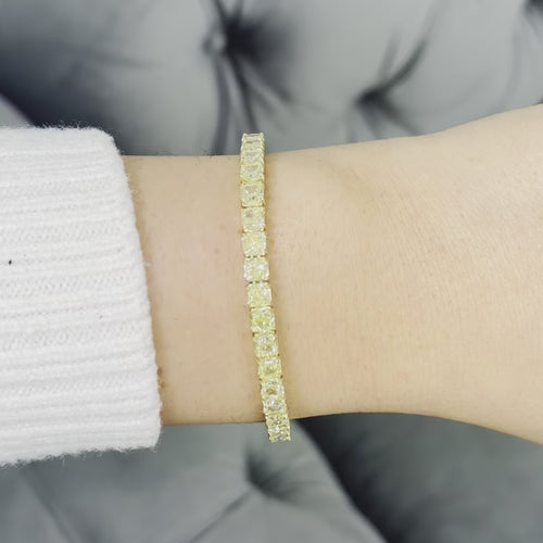 Fancy yellow diamond bracelet. Cushion diamond bracelet. Cushion tennis bracelet. Yellow diamond jewelry. Yellow tennis bracelet. Natural yellow diamonds;