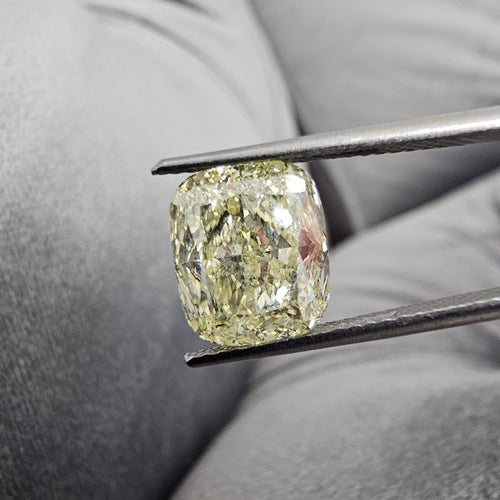 4.02 Carat Fancy Light Yellow Elongated Cushion Cut Diamond VS21 Clarity GIA Certified Diamond Excellent + Very Good cutting No Fluorescence