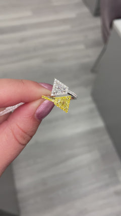 yellow diamond ring. 2 stone ring. two stone ring. unique yellow diamond ring