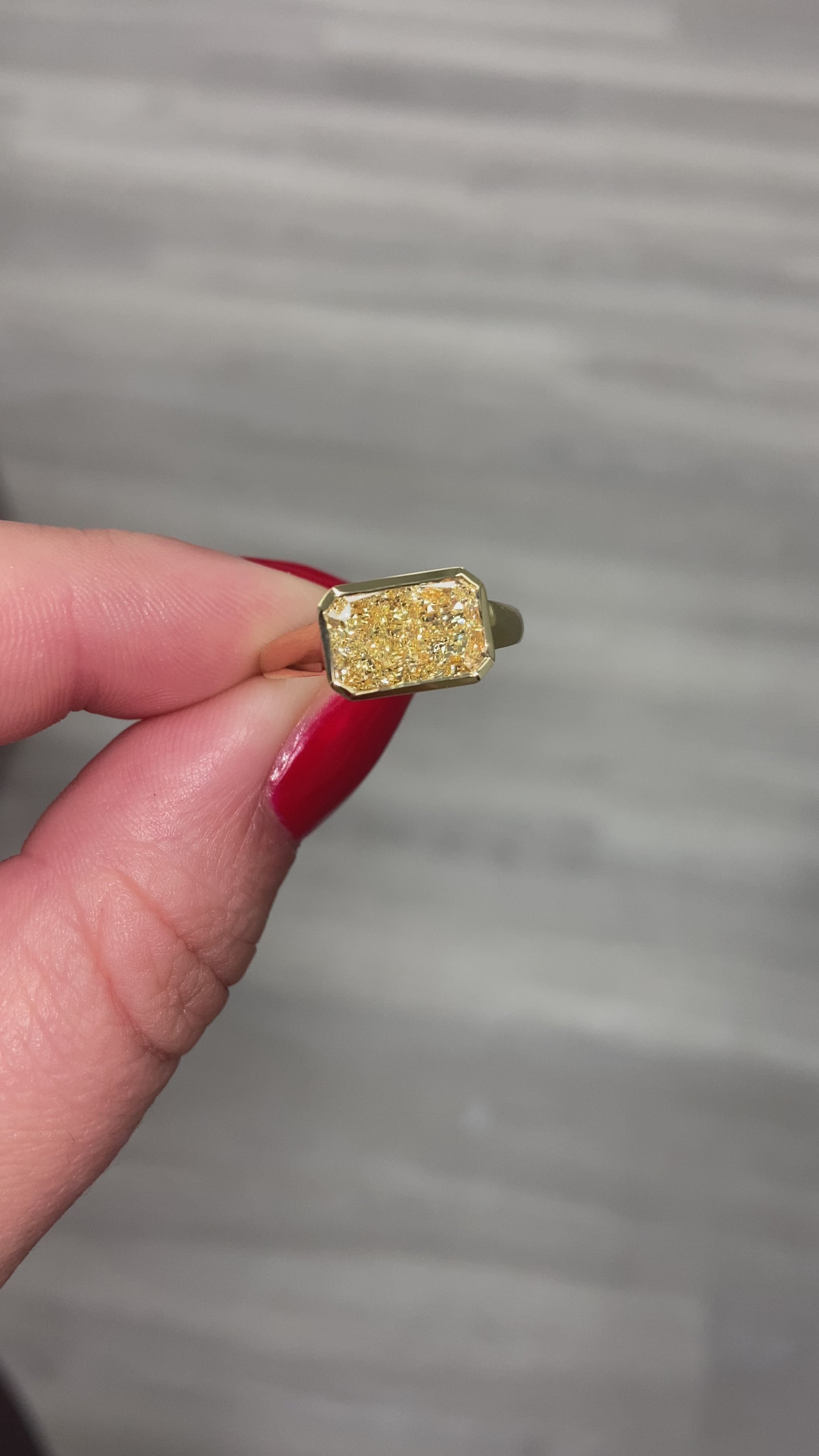 3.01ct GIA Fancy Light Yellow Diamond Ring